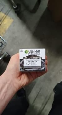 גרנייה קרם לחות פחם+ AHA + BHA