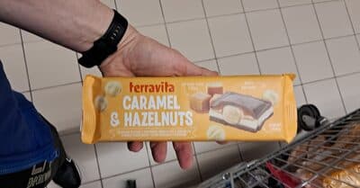 שוקולד חלב טראויטה עם קרמל ואגוזי לוז 23