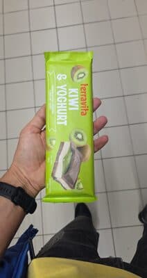 טב"שוק" חלב עם מחית קיווי ויוגרט 235גר TERRAVITA